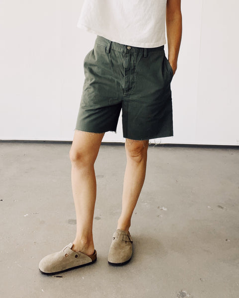 The Buckle Back Trouser Shorts Army
